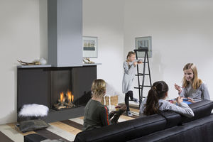 gas fireplace / contemporary / closed hearth / corner
