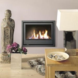 gas fireplace / contemporary / closed hearth / built-in