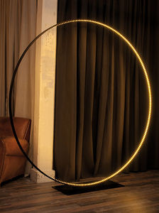 floor-standing lamp / contemporary / steel / LED