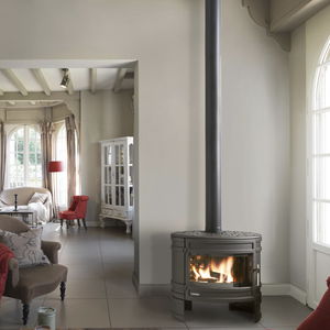 wood heating stove / traditional / cast iron