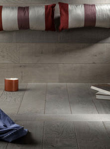solid parquet flooring / oiled