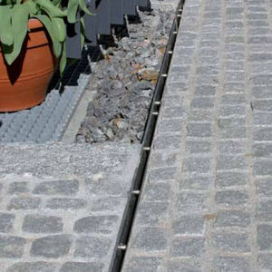 door drainage channel / steel / concrete / with central slot
