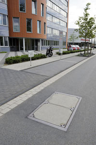 concrete manhole / recessed