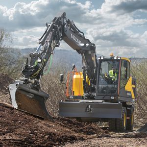 medium excavator / rubber-tired / for construction / diesel