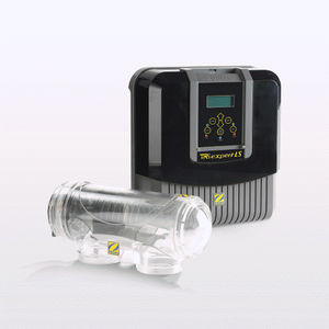 swimming pool salt chlorinator / with pH regulator
