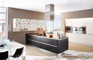 contemporary kitchen / wooden / island / lacquered