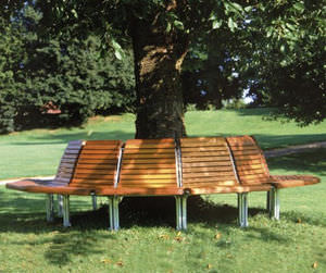 wooden tree guard / with integrated public bench