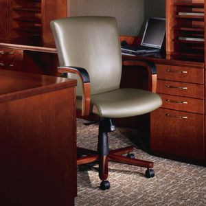 traditional office chair / on casters / star base / with armrests