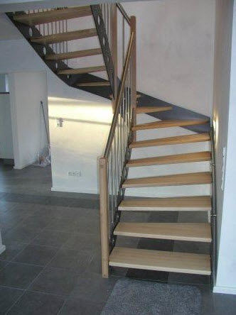 half-turn staircase with a lateral stringer (metal frame and wooden steps) ALU 101 Schmidt Escaliers