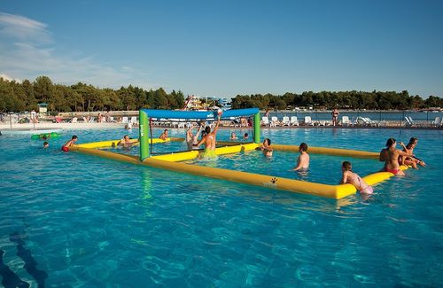 inflatable play module for public pools VOLLEY Wibit Sports