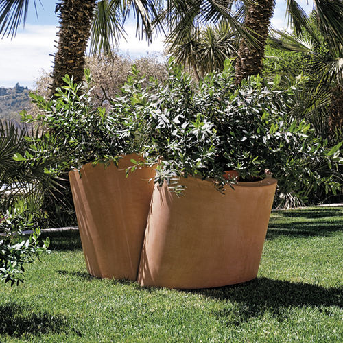 planter CHIP by Sebastian Bergne Teracrea
