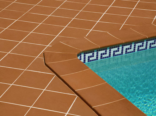 pool surround in ceramic SOLOGRES Soladrilho