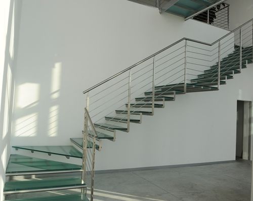 quarter-turn floating staircase (metal frame and glass steps) CANTILEVER SS essegi scale