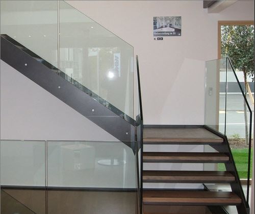 quarter-turn staircase with a lateral stringer (metal frame and wood steps) KELLER TREPPENBAU AG