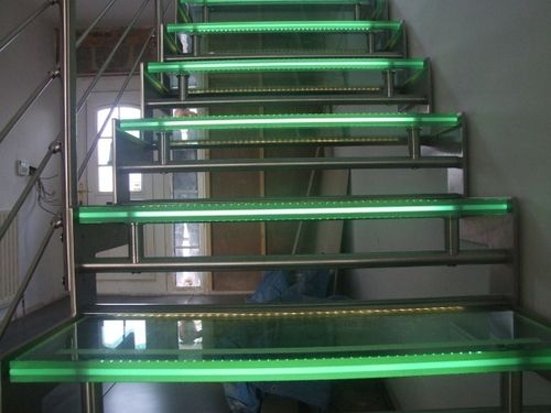 straight staircase with a lateral stringer (stainless steel frame and glass steps) and LED lights GOMERA LED essegi scale