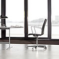 contemporary chair / Scandinavian design / by Arne Jacobsen / with casters - OXFORD™