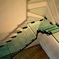 quarter-turn staircase / lateral stringer / metal frame / glass steps - GUSSAGO