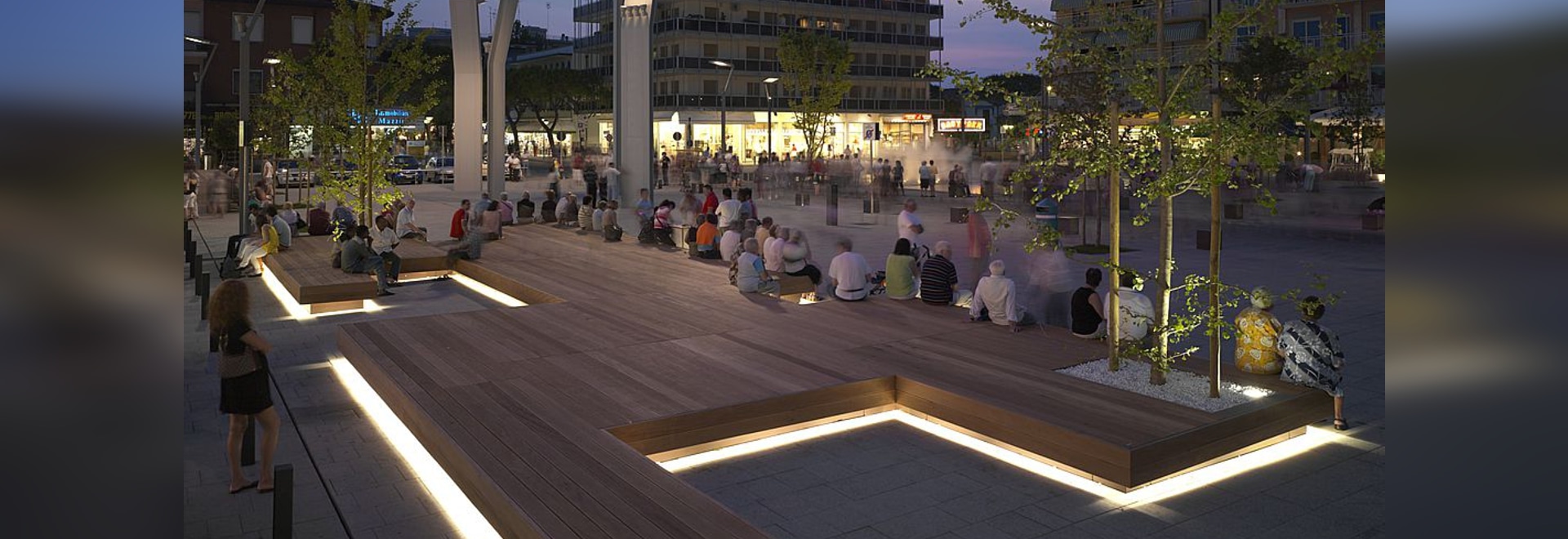 Harris Isola le the “biggest combined benches in the word” Design Sjit