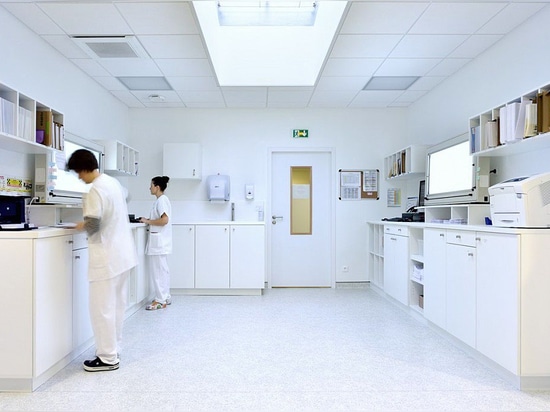 Medical furniture / "La Clinique du Mail" / Solid Surface