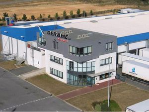 金属製ベンチレーテッドファサード