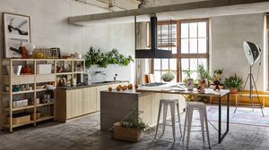cozinha contemporânea / em madeira / com ilha / sem puxadores