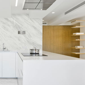 tampo de bancada em porcelanato arenito / para cozinha / resistente ao calor / branco