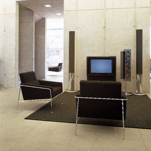 poltrona design escandinavo / em tecido / em couro / em aço cromado