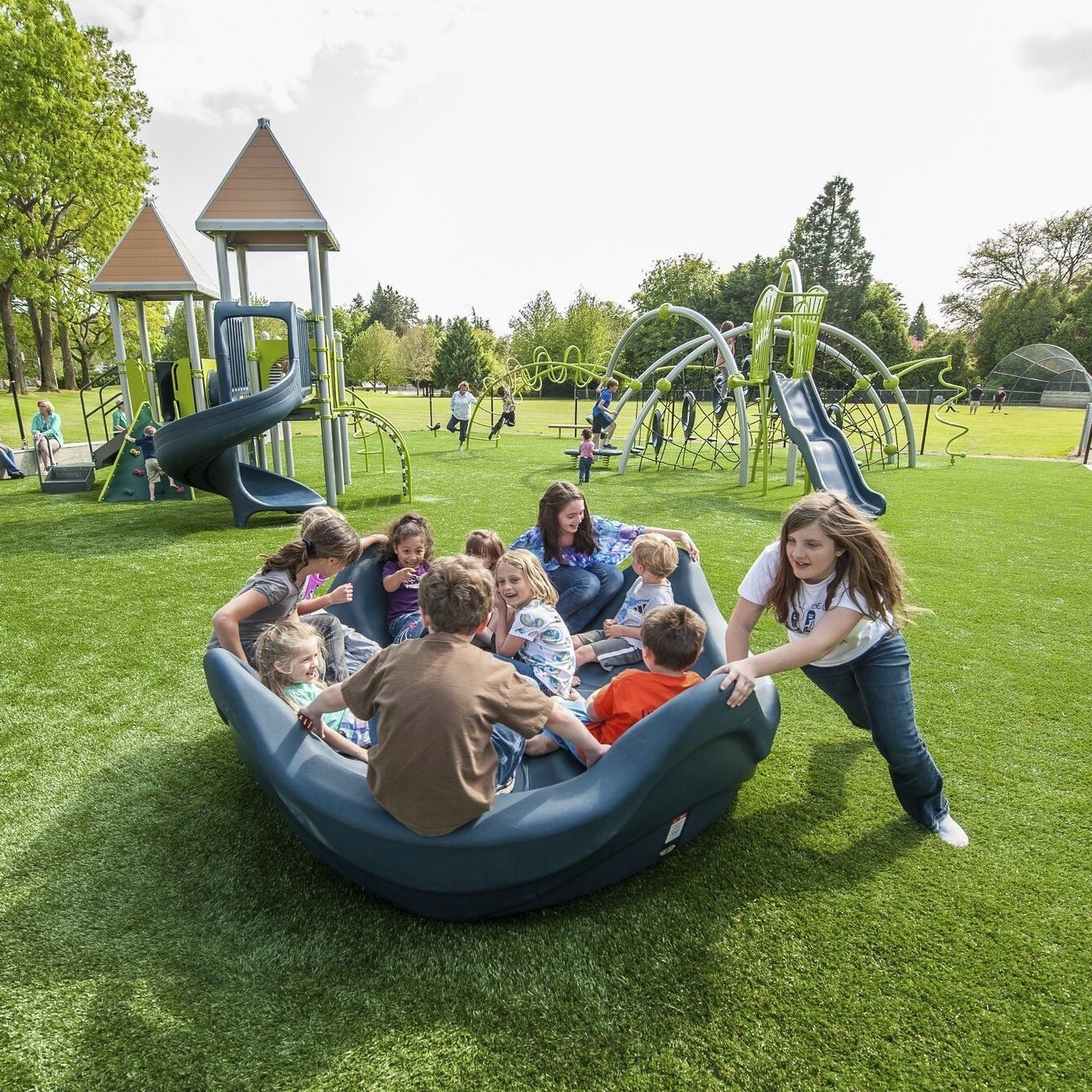 Child's playground spinner OmniSpin® Spinner Design 3039 LANDSCAPE STRUCTURES adult