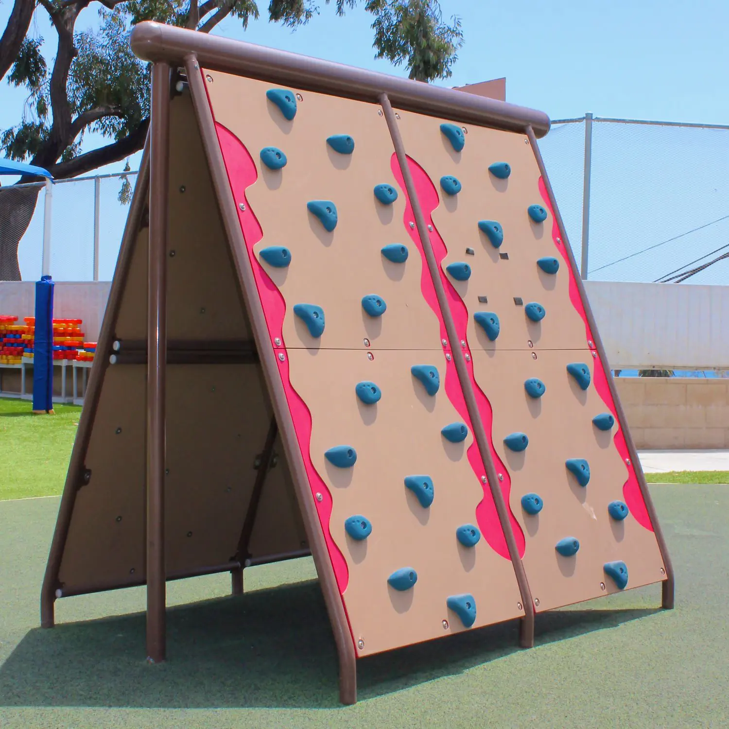 Play 2024 climbing gym