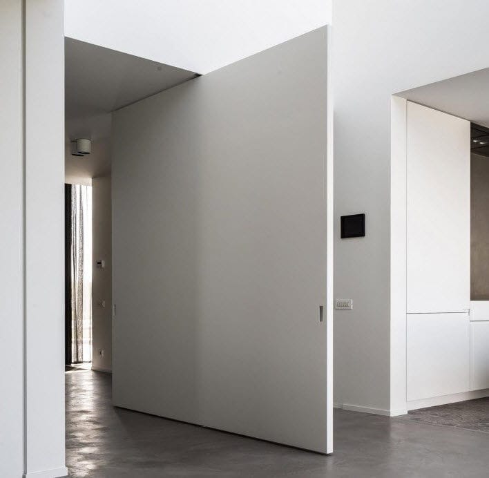Interior door - Antwerp, Belgium - FritsJurgens - wooden / pivoting ...
