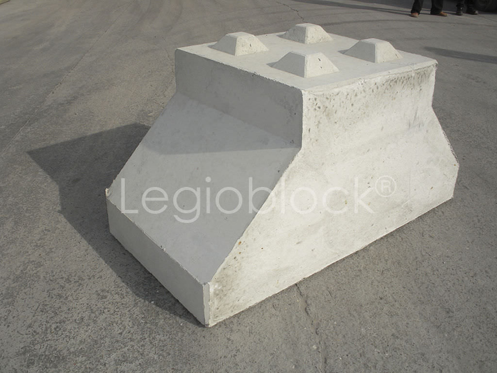 Solid concrete block LEGIOFUΒBLOCK® Legio block for foundation