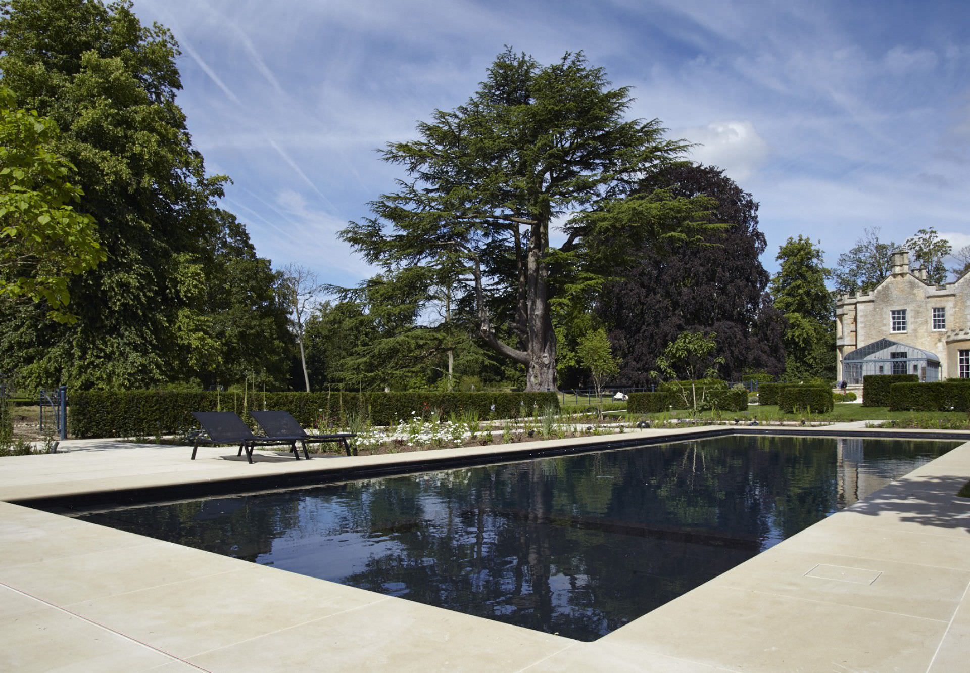 Outdoor swimming pool GLOUCESTERSHIRE GUNCAST SWIMMING POOLS in