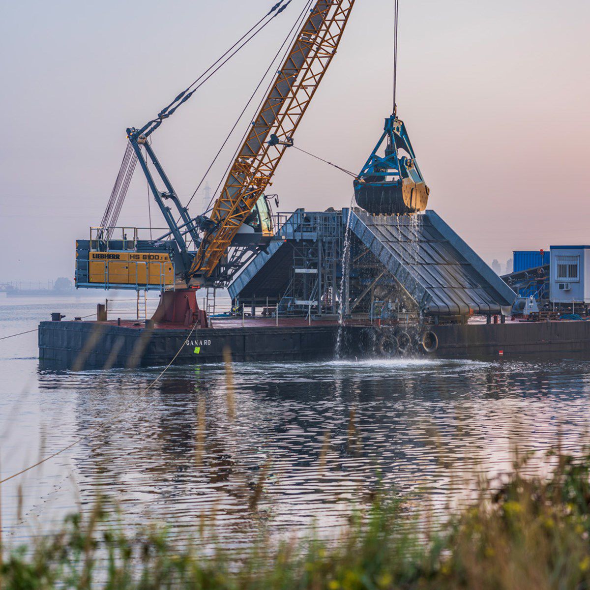 Hydraulic crane HS 8100.1 Liebherr crawler / handling / lifting