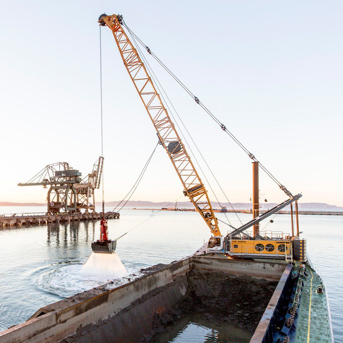 Hydraulic crane HS 8300.2 Liebherr crawler / lifting