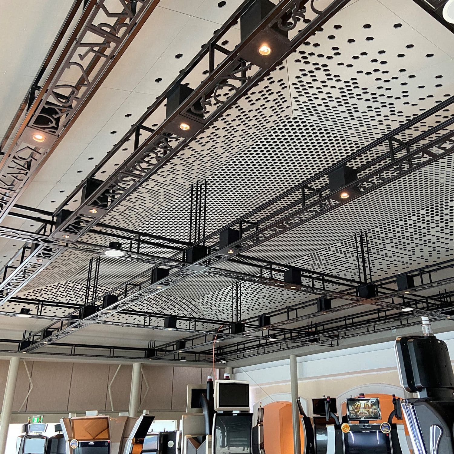 Wooden suspended ceiling - FORMBOARD TOP PINE REGENCY CASINO ...