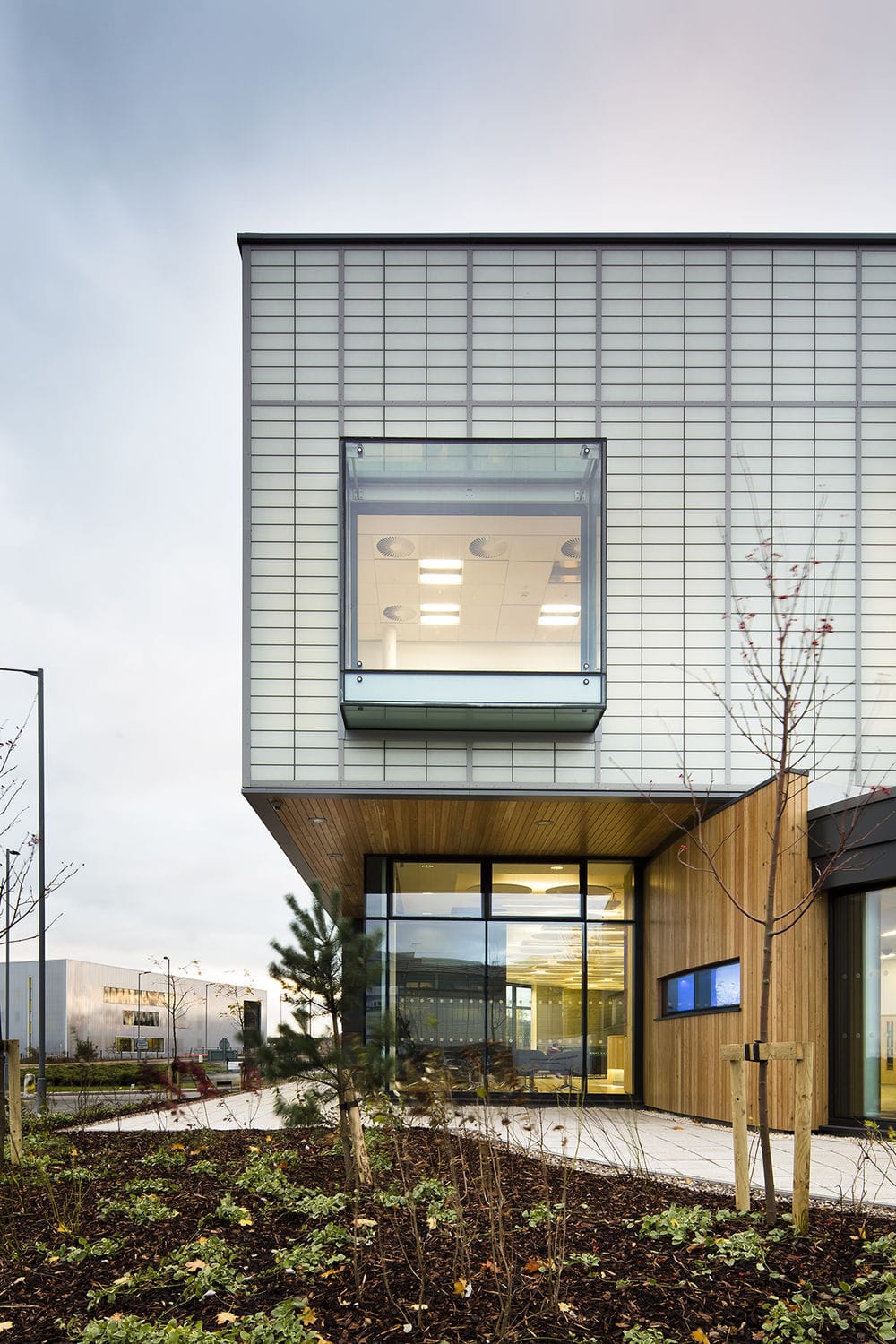 Panel curtain wall / aluminum and glass / with integrated insulation