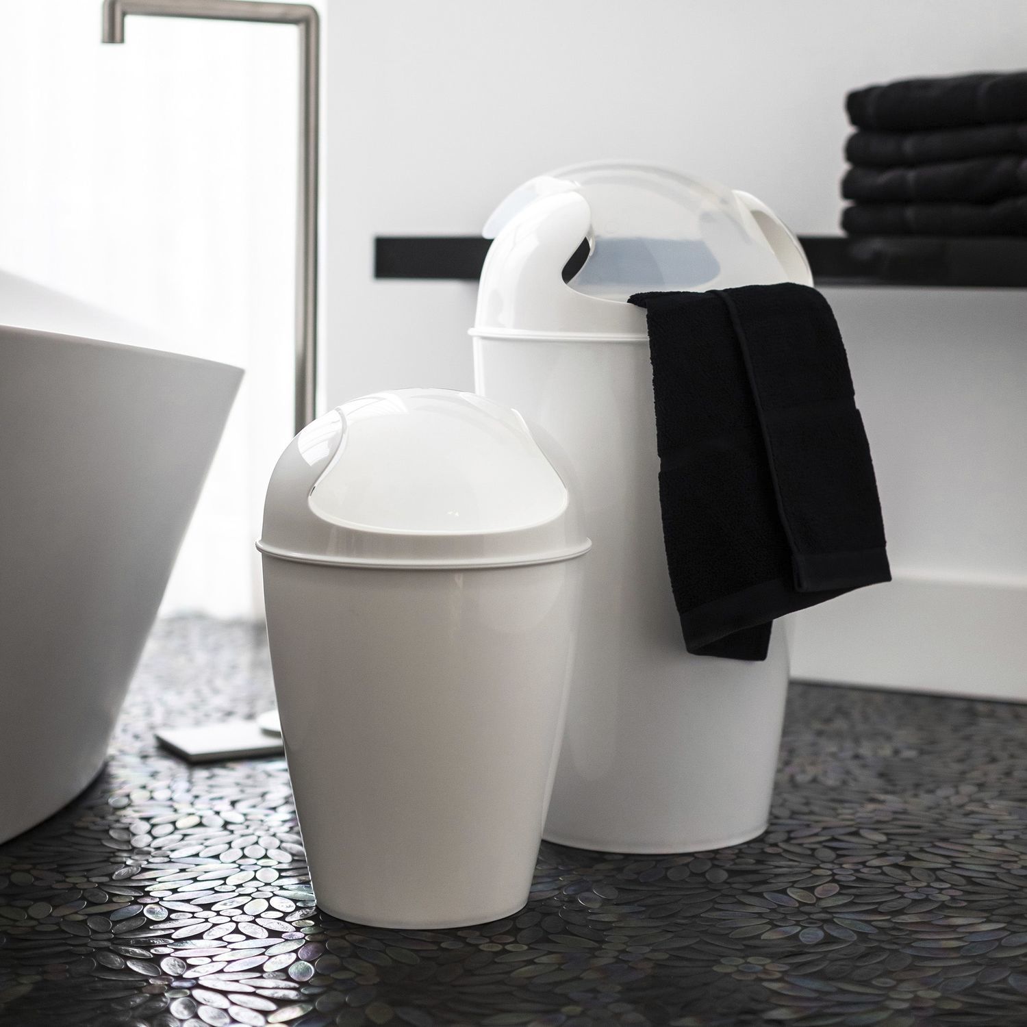 Bathroom trash can DEL Koziol recycled plastic / with lid / indoor