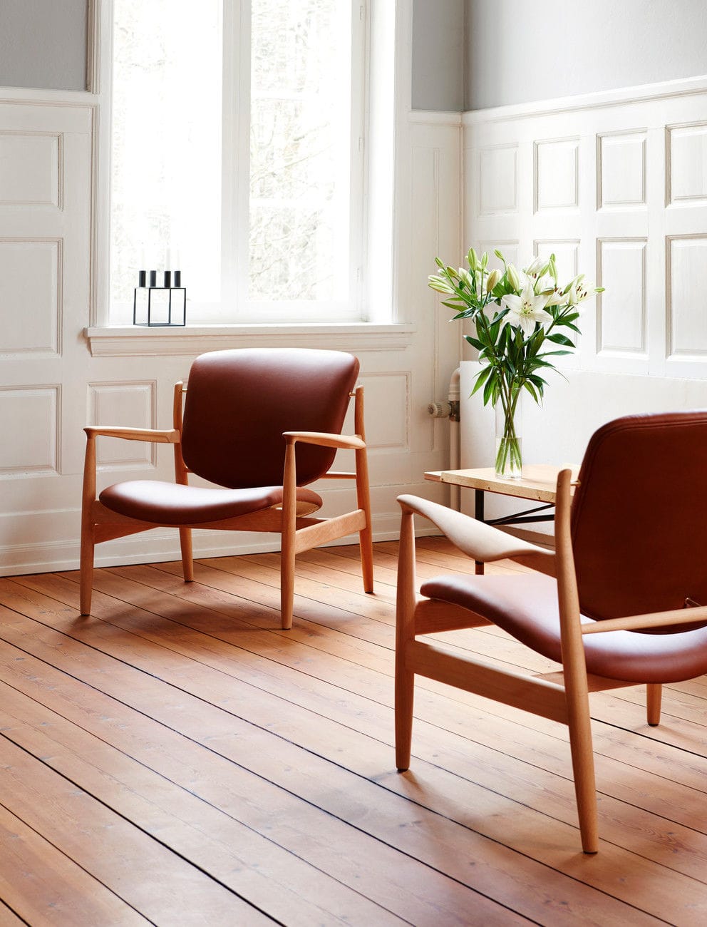 Scandinavian design armchair - FRANCE - Finn Juhl - leather