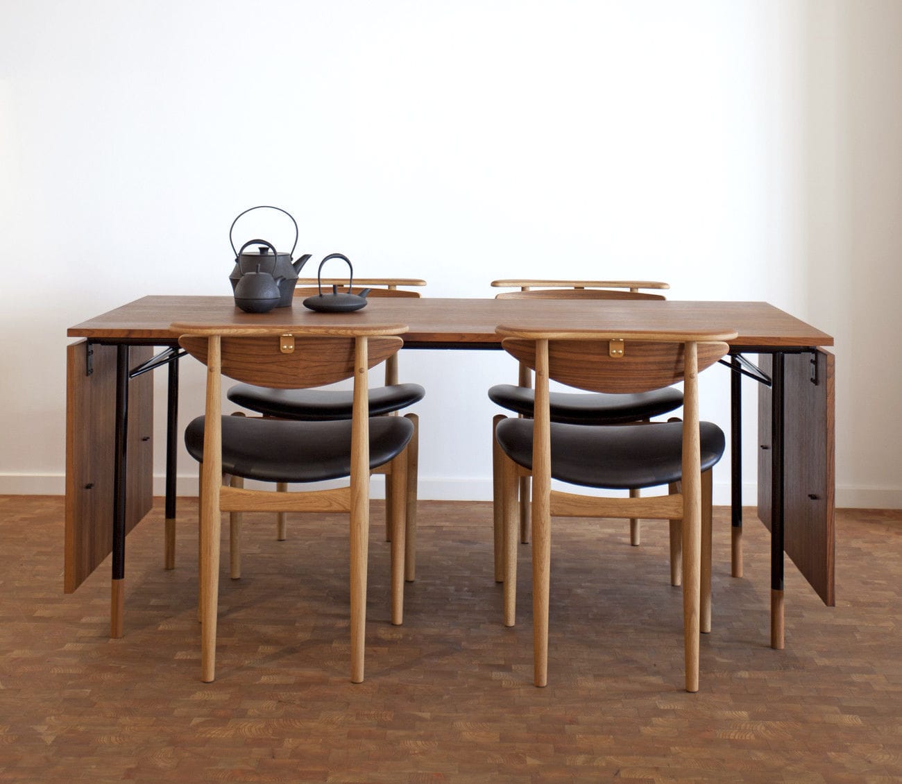 Scandinavian design dining table NYHAVN Finn Juhl oak / walnut / teak