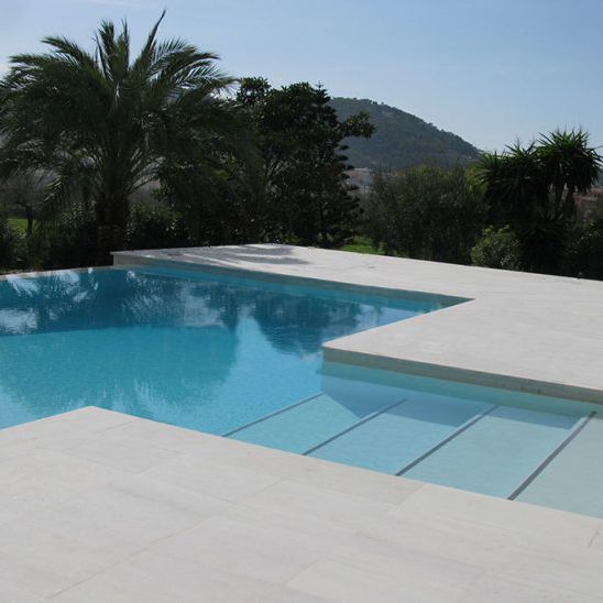 Swimming pool micro concrete AQUACRETE Living Concrete Ltd