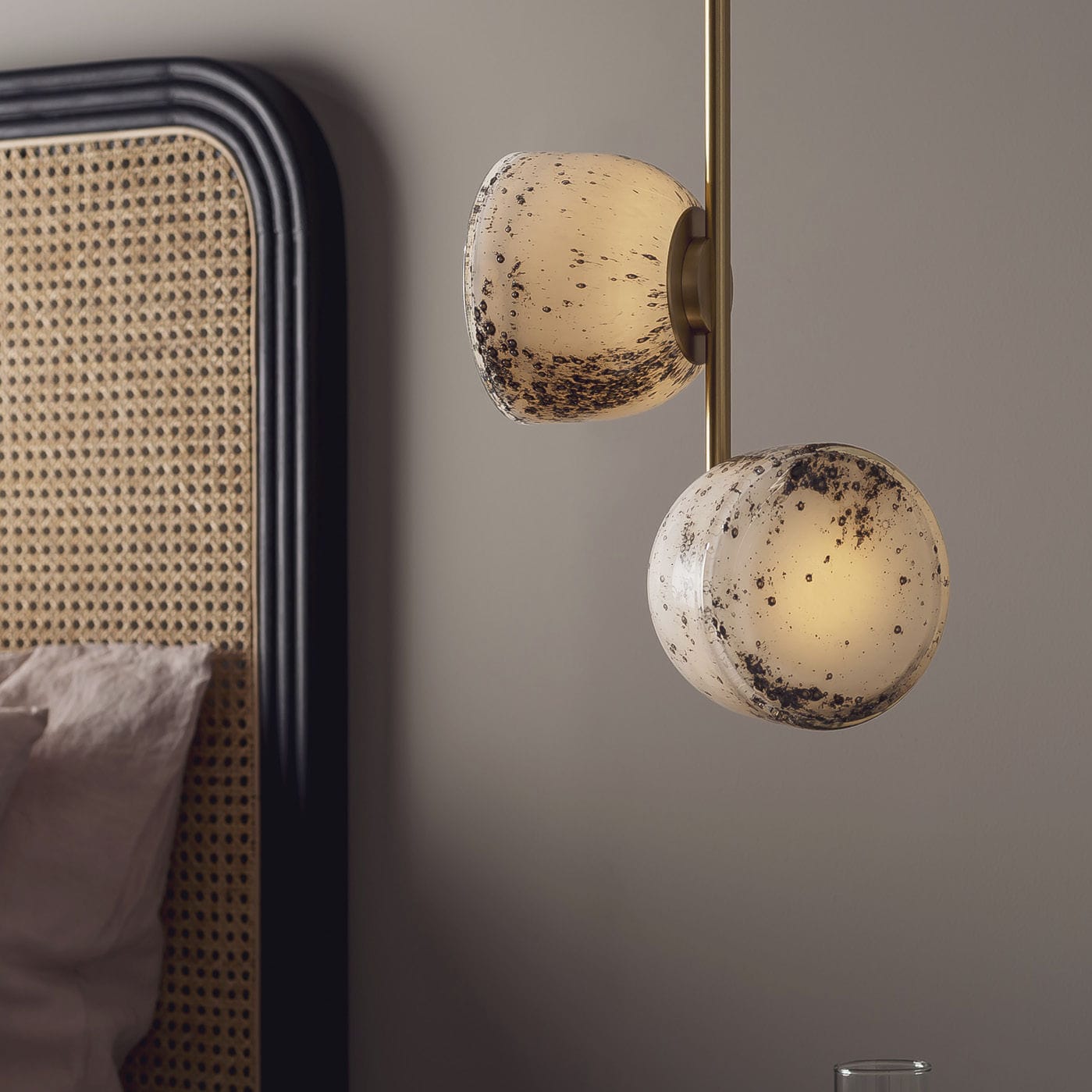 Pendant lamp ORLA 2 LIGHT VERTICAL Heathfield and Comapny brass