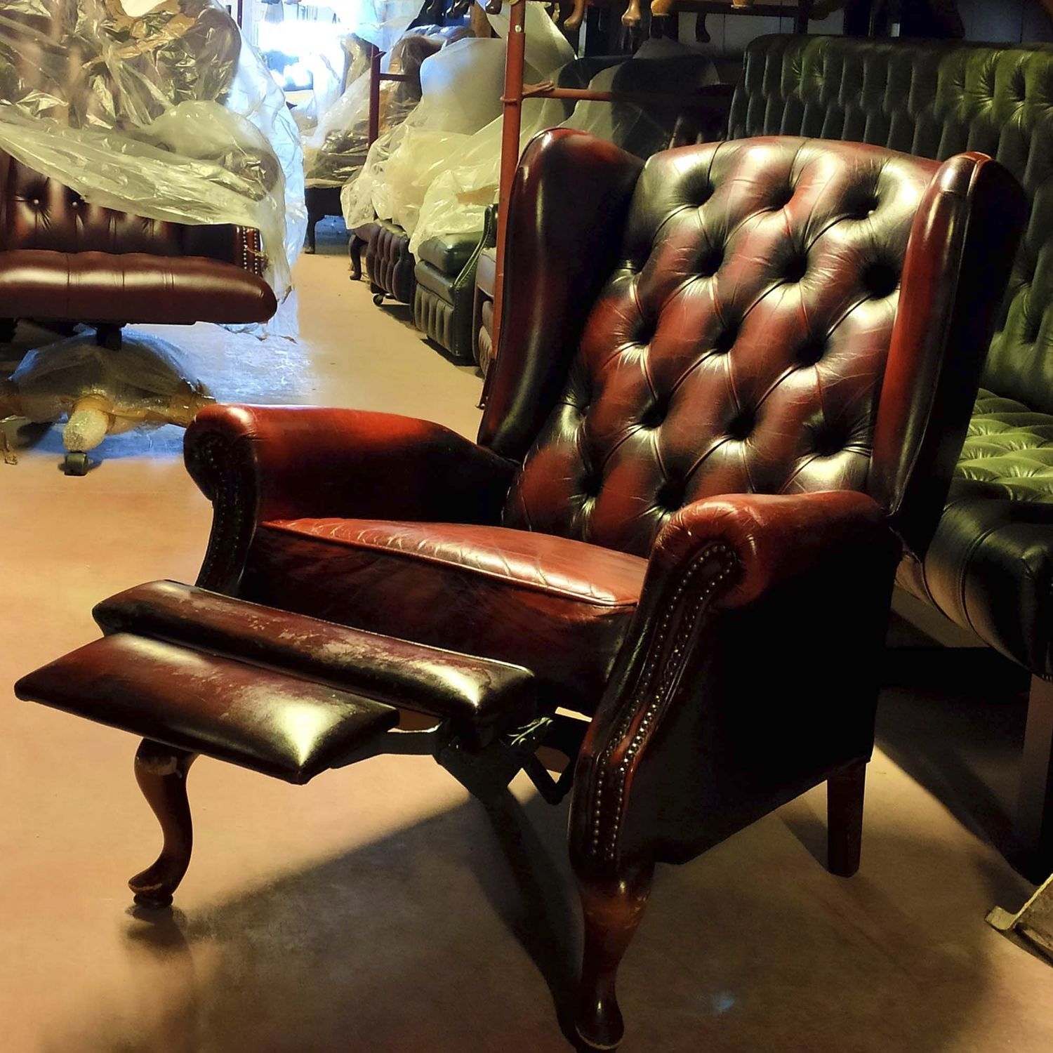 Chesterfield armchair - VINTAGE - Harleq - leather / with footrest ...