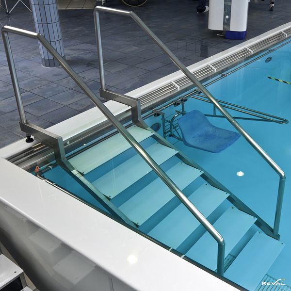 Stainless steel pool steps France REVAL with nonslip
