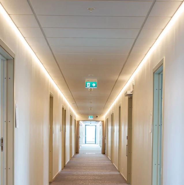 Wallmounted lighting profile SLC L1 STRUCTURE 2M The Light Group