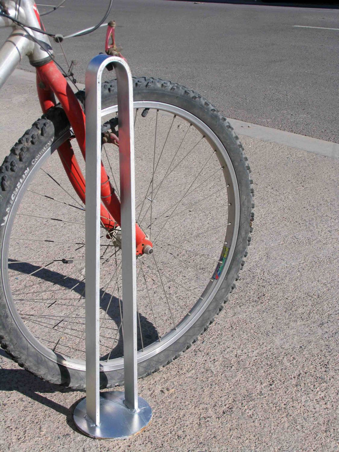 Floormounted bike rack URBAN mobipark steel / vertical / commercial