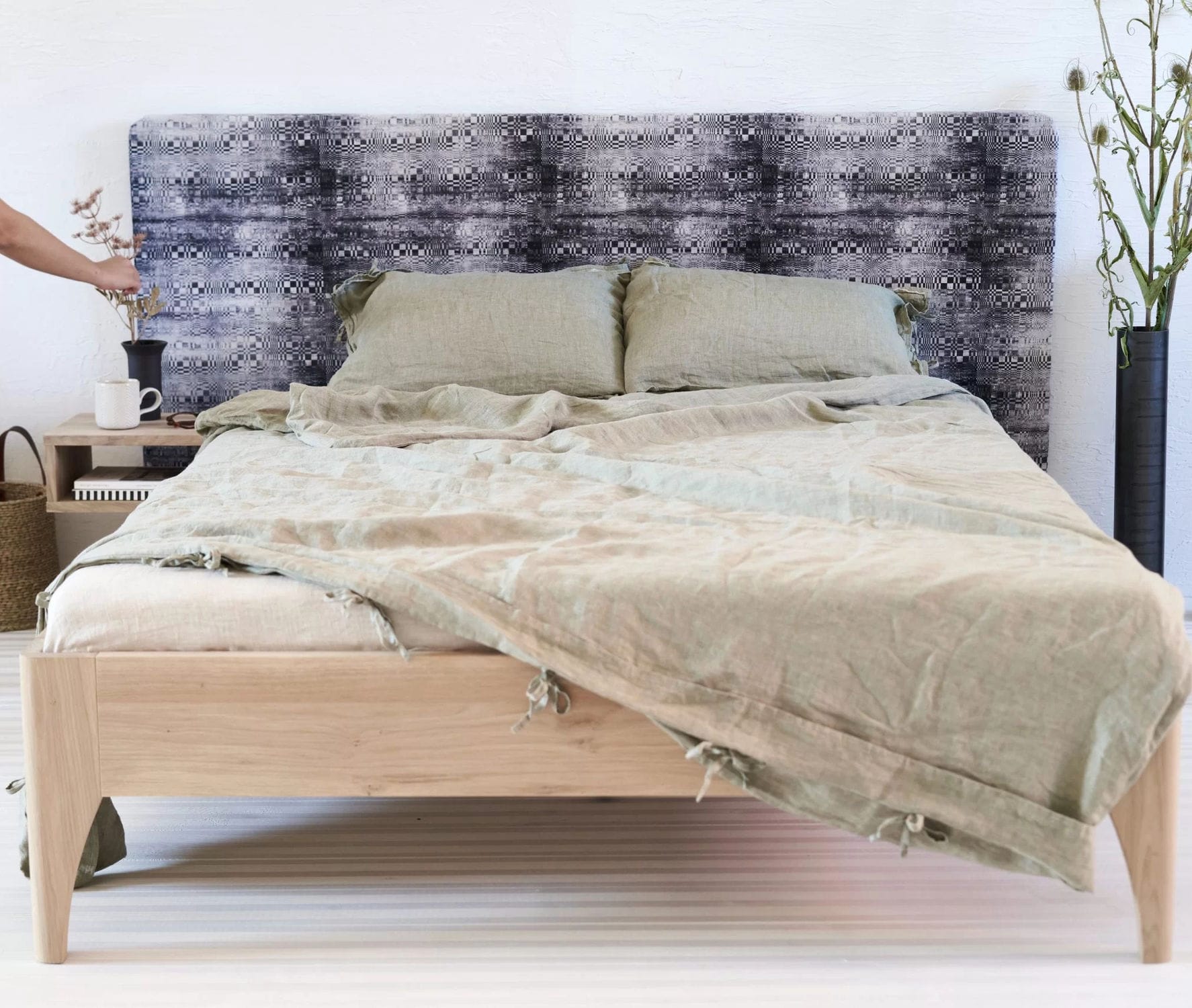 Double bed DIVERSE IDDO contemporary / with integrated bedside