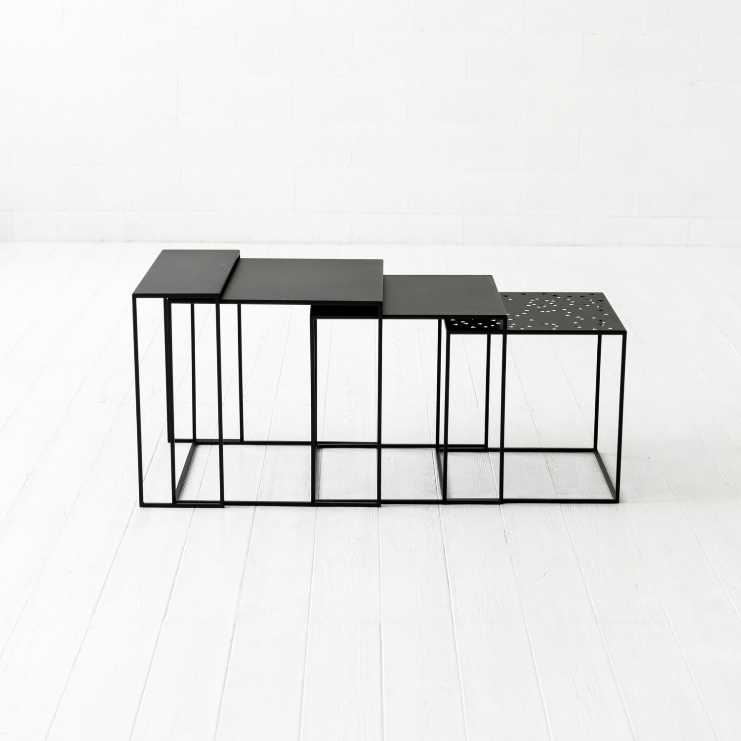 Contemporary nesting tables GEOMETRY IDDO steel / steel base / square