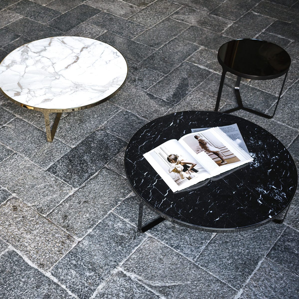 Contemporary coffee table CAGE Tacchini marble / metal base / round