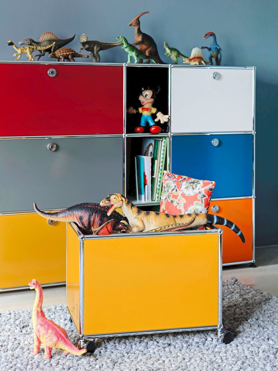 Toy box on casters - USM Haller - USM Modular Furniture - metal