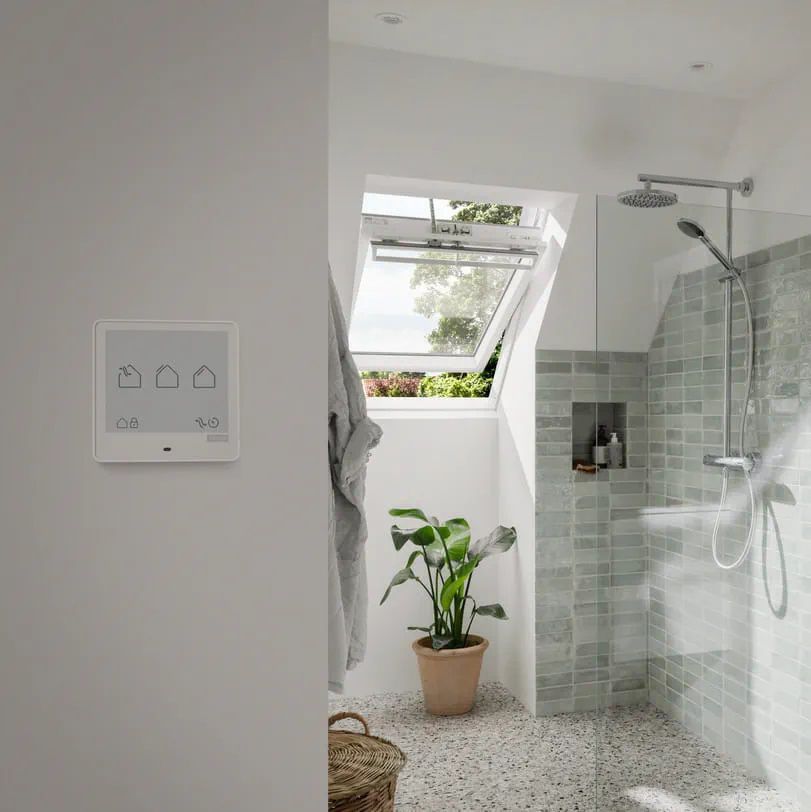 blind-remote-control-velux-matte-with-touchscreen